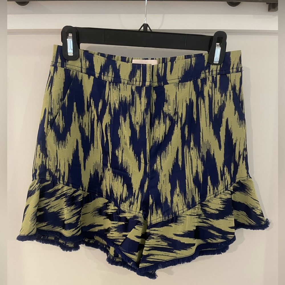 Cinq a sept Women's Navy and Olive Brushstroke Ruffle Hem Shorts size 0
